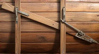 The Clinker Hull: Exploring Overlapping Planks